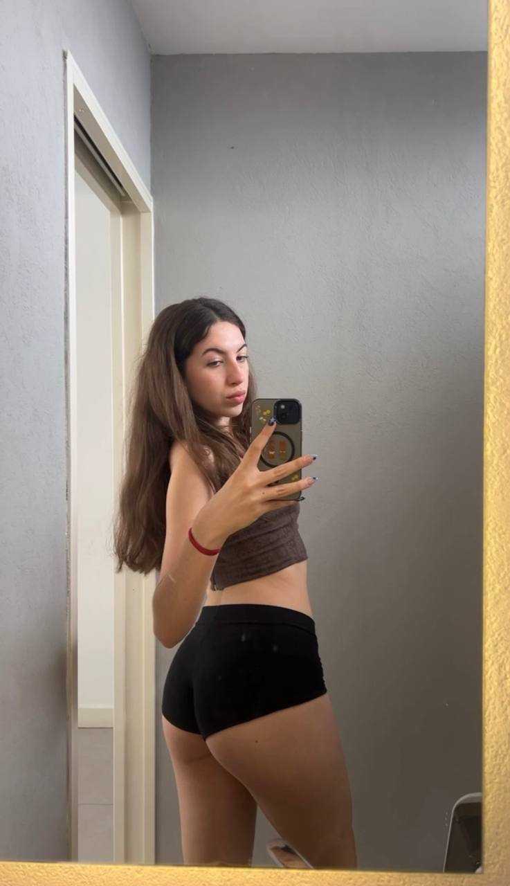 Amber in her underwear in Dongguan