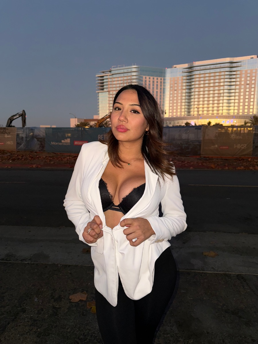 Take a pause and enjoy Ali Cruz — streaming from Dongguan