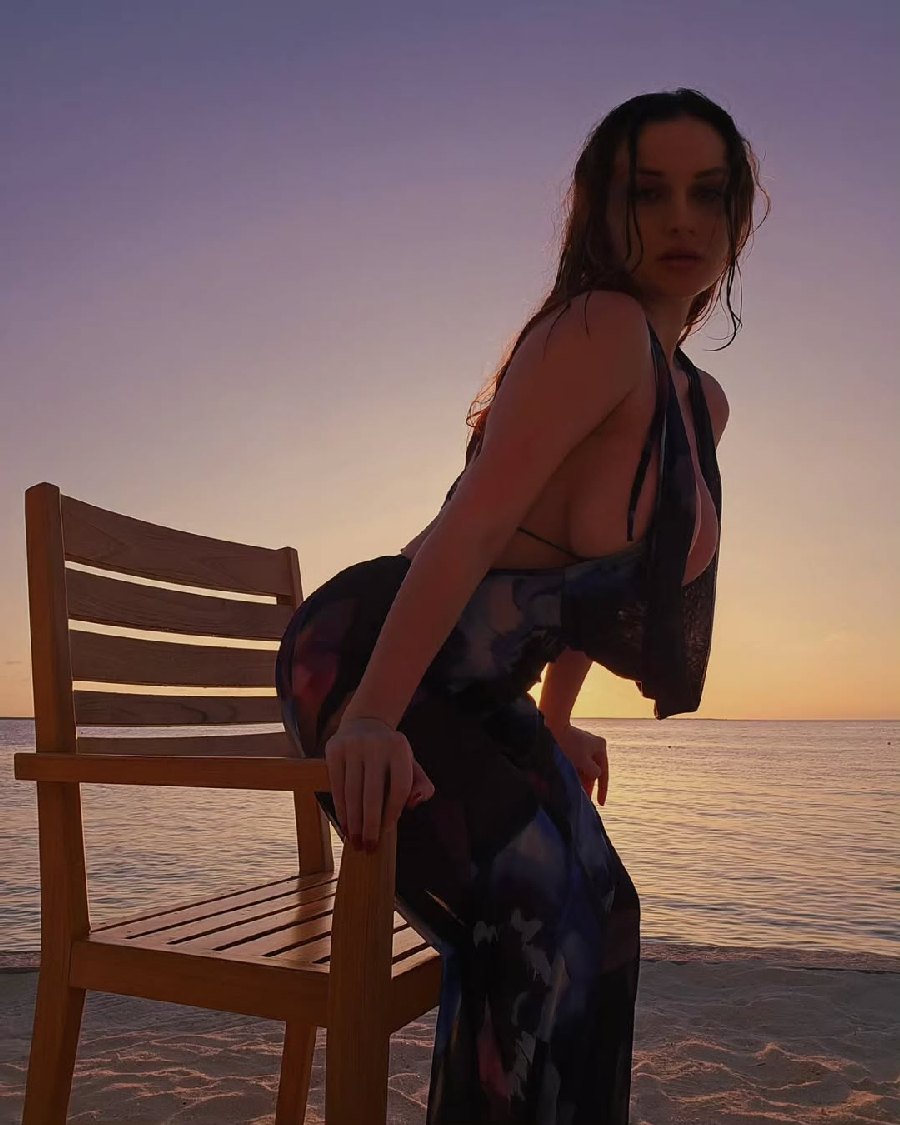 Sexy girl Miranda Faith nude in Dongguan