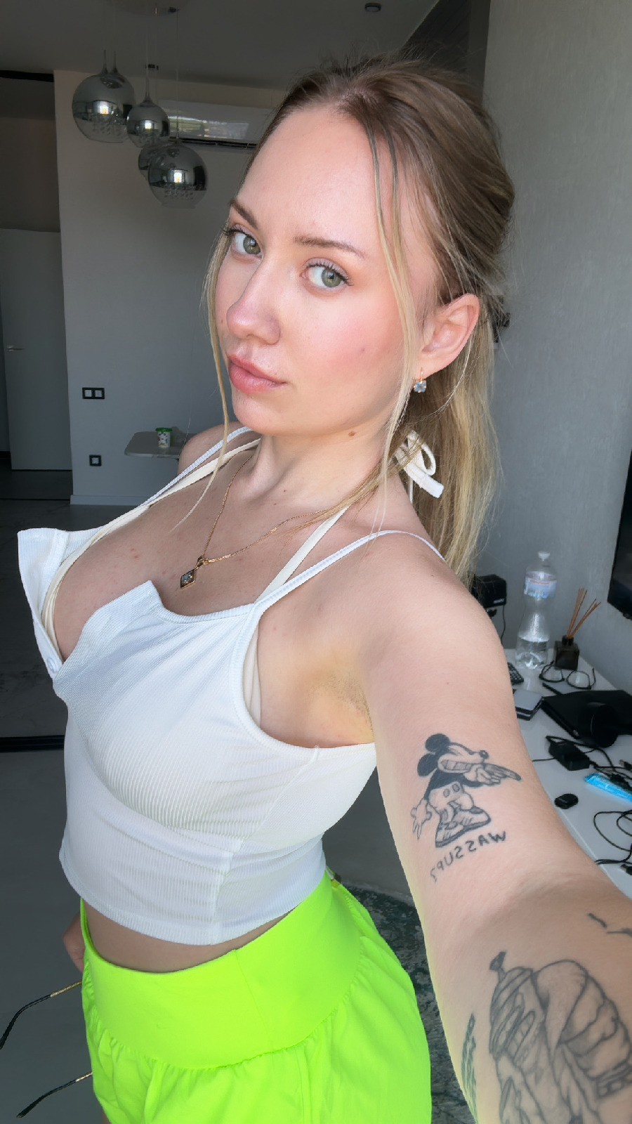 KateV in her underwear in Dongguan