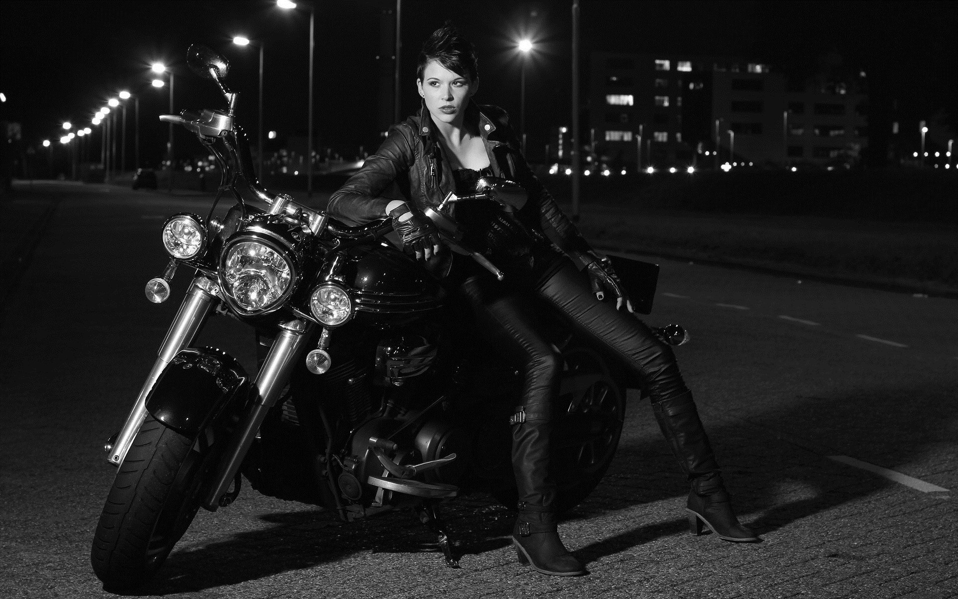 Photo Beautiful girls and motorcycles in Dongguan