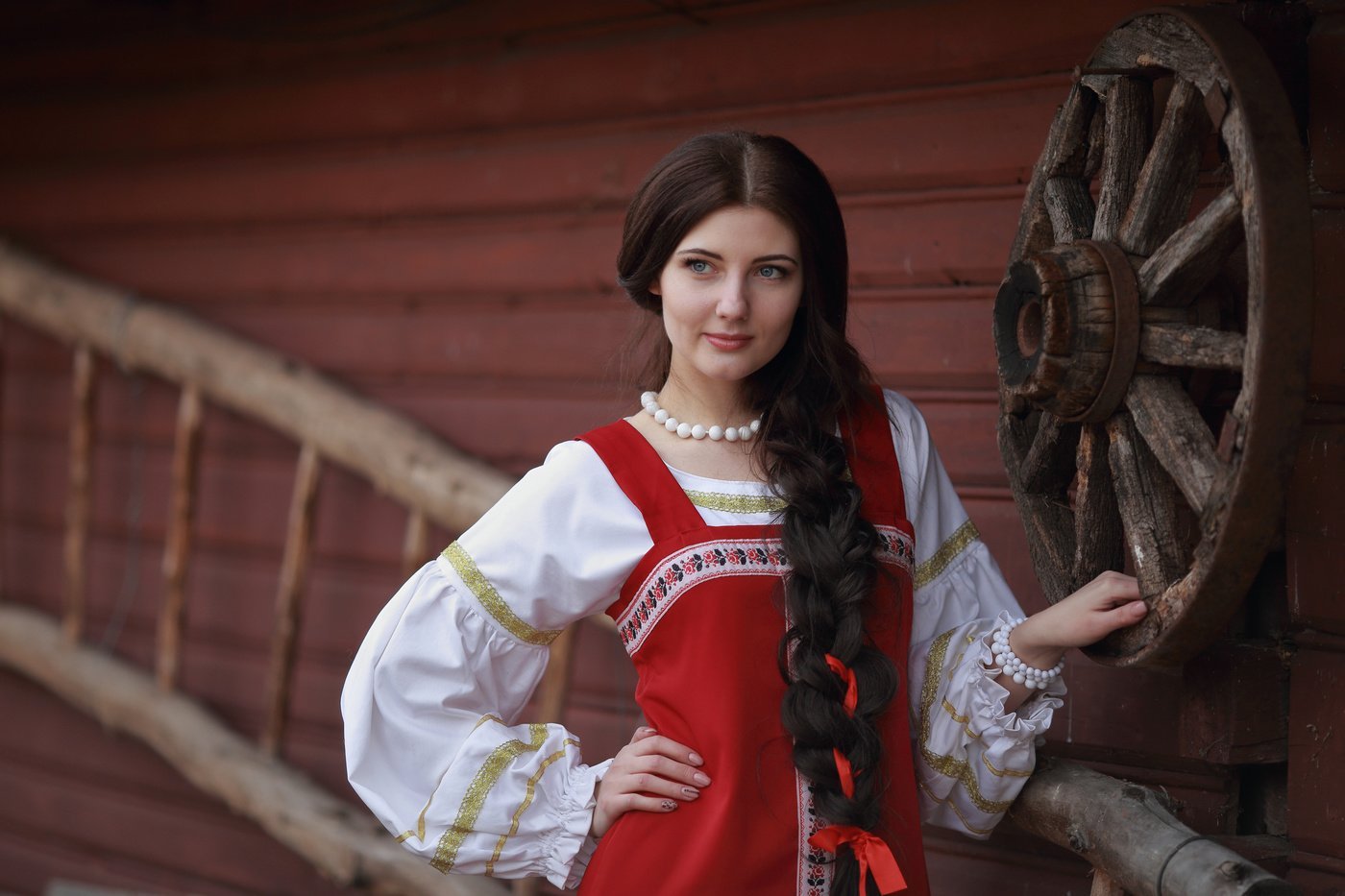 Girls in Slavic costumes’s look of the day — catch her live in Dongguan