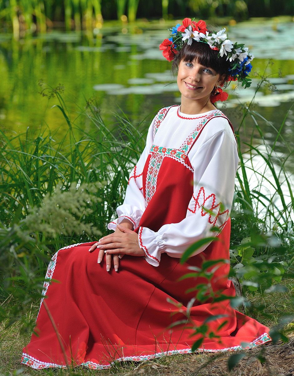 Beautiful girl Girls in Slavic costumes in Dongguan