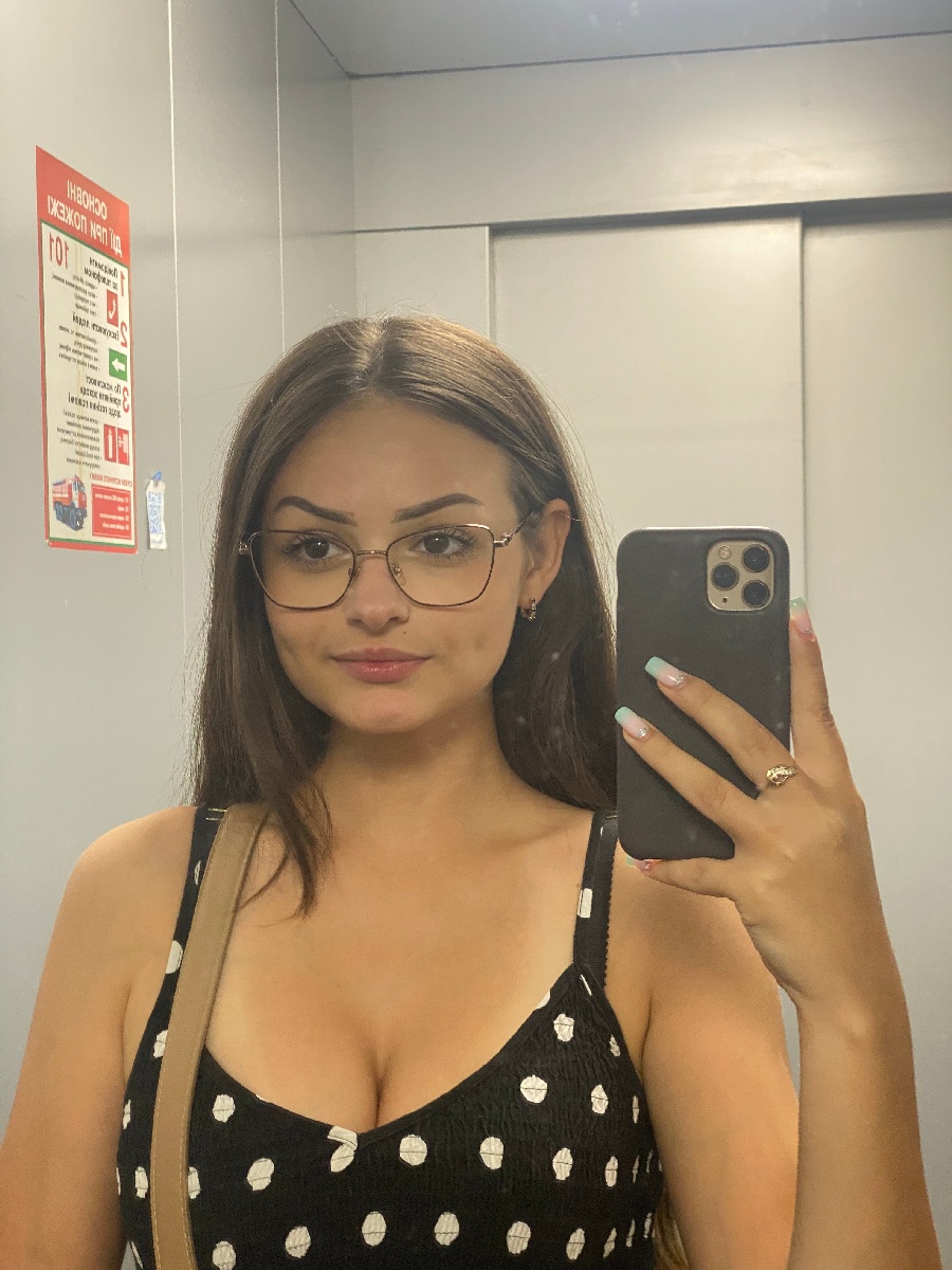 Sexy model Stacy in Dongguan